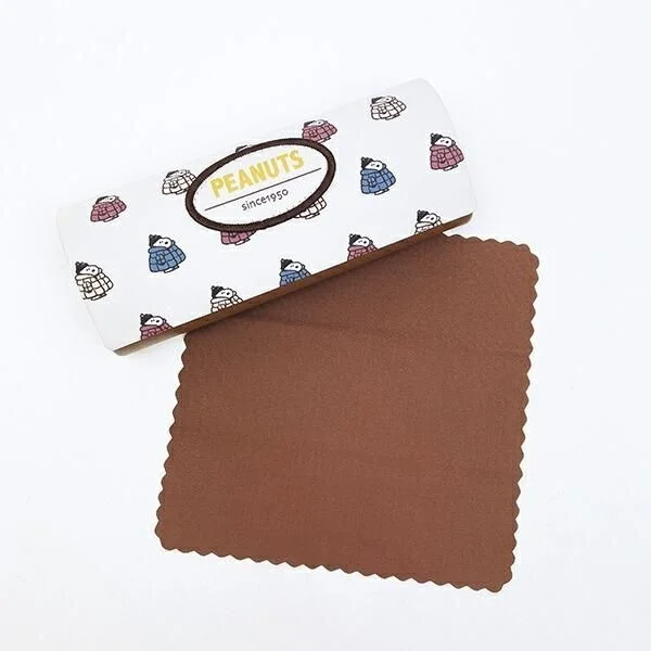 「ほっこり」チラシのスヌーピーメガネケースとブラウンのメガネクロス