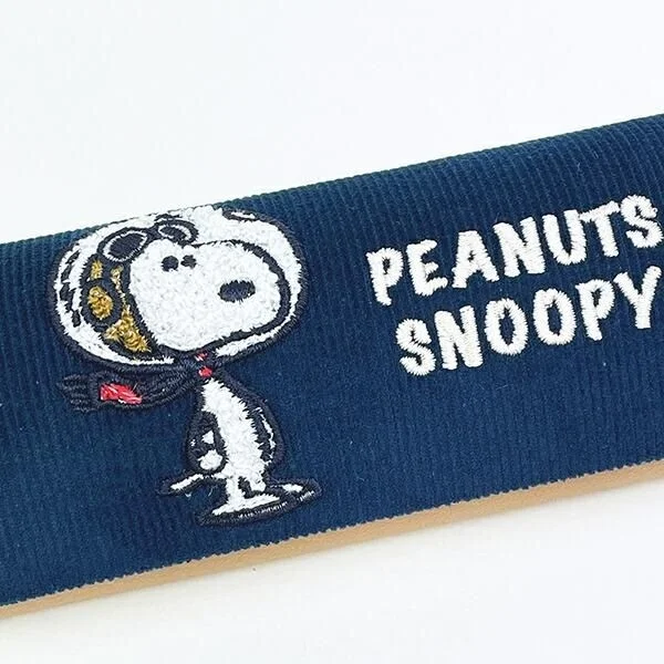 アストロノーツ姿のスヌーピーメガネケースの刺繍