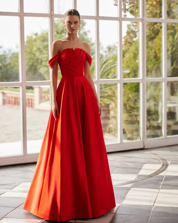 赤いオフショルダードレス