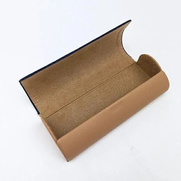 アストロノーツ姿のスヌーピーメガネケースの内側