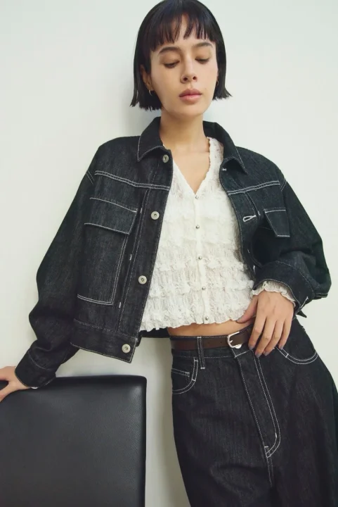 デニムジャケットとパンツのスタイル