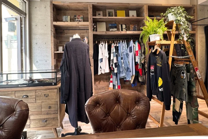 NEAR Harajuku店内のワードローブ