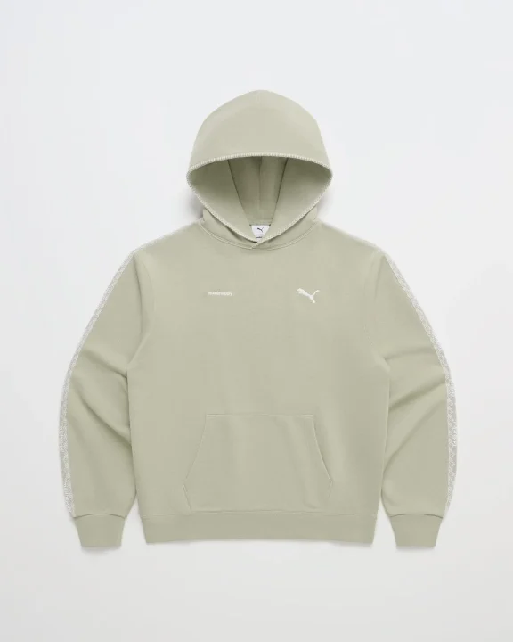 ライトグリーンのPUMA製プルオーバーパーカー