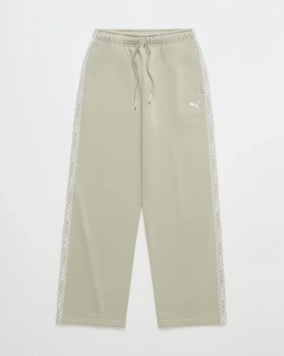 PUMAのライトグリーン色のスウェットパンツ