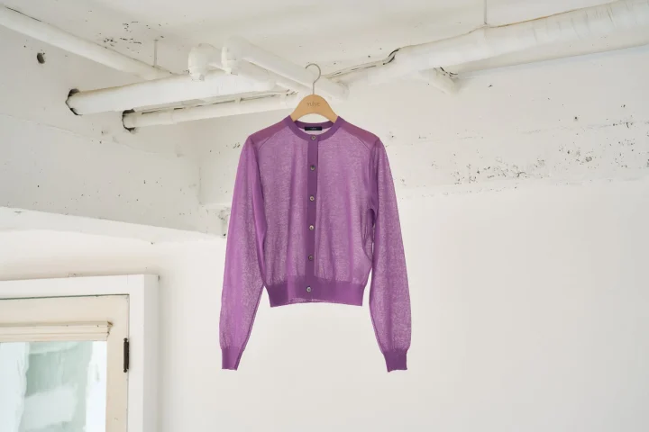 限定カラーのパープルカーディガン