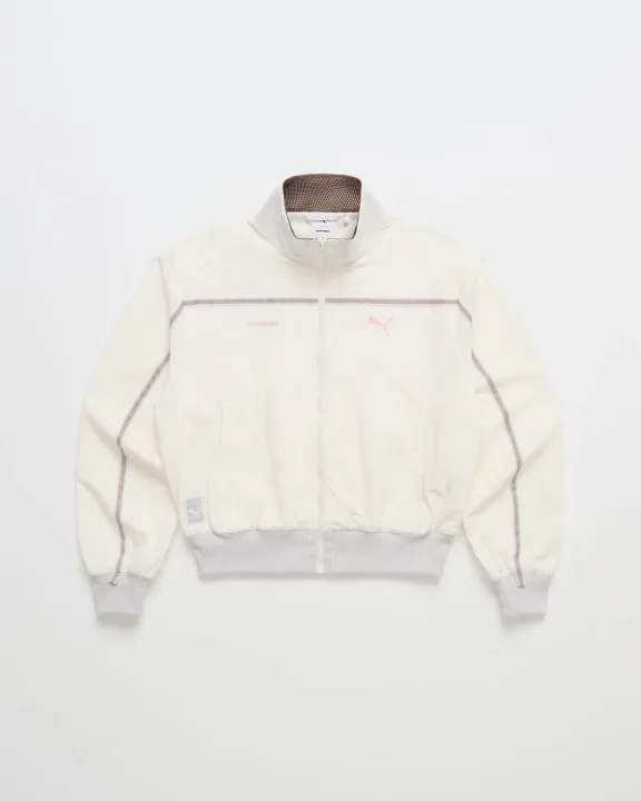 オフホワイトのPUMA製トラックジャケット