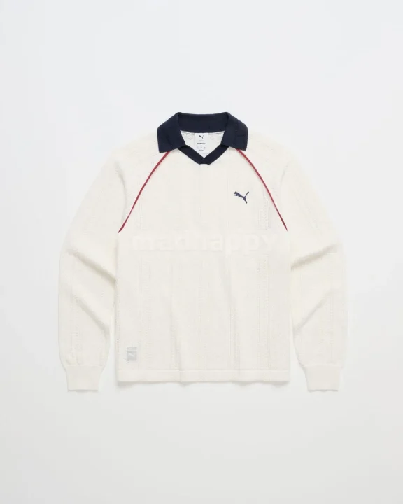 オフホワイトの長袖ニットポロシャツ