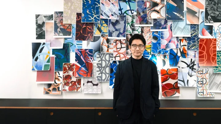 デザイナーと抽象的なパターンデザインの壁