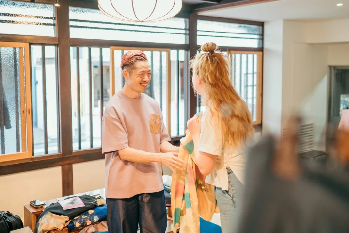 ポップアップショップでの会話の様子