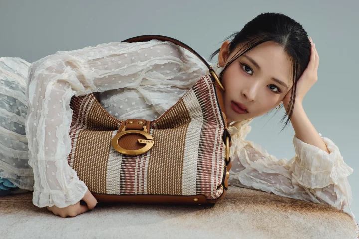 GUESSとミチの最新ビジュアル