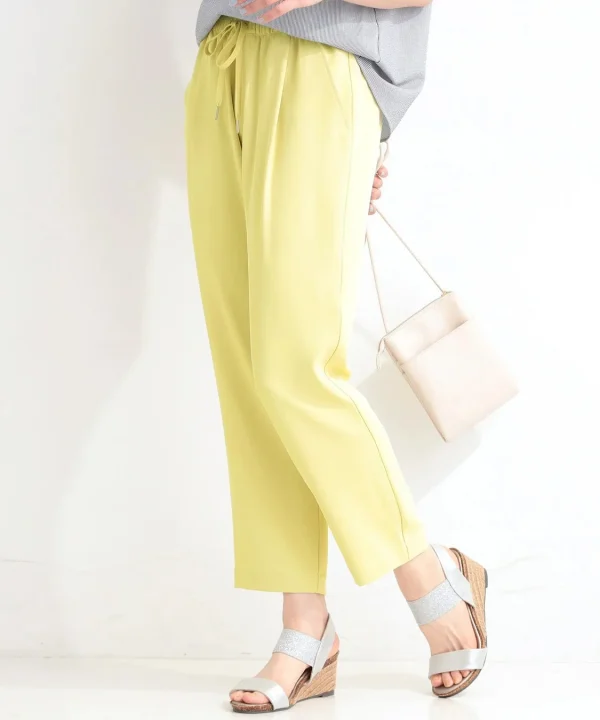 さらさらぷるんイージーテーパードパンツ着用イメージ