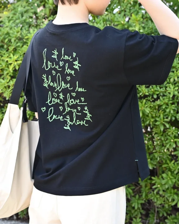 love Tシャツ 後ろ姿