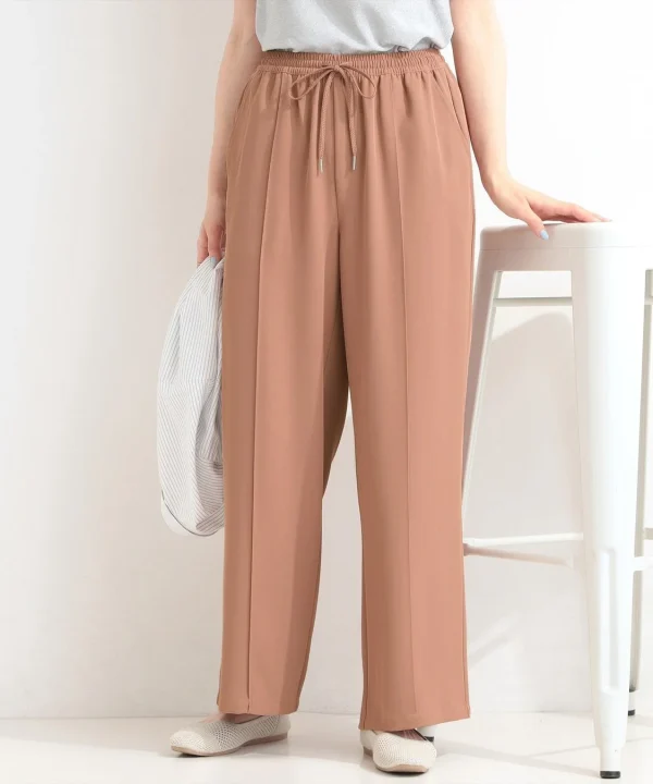 さらさらぷるんイージーワイドパンツ着用イメージ