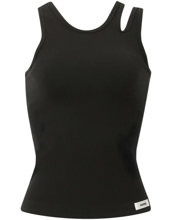 黒のリブタンクトップ