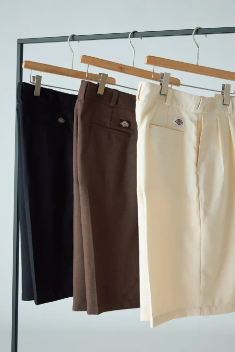 Dickiesショートパンツ3色ハンガー掛け