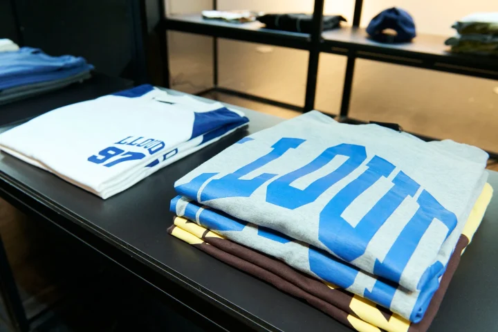 LLOYD Tシャツの陳列