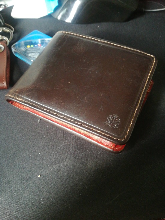 【画像】ワイが長年使ってきた財布が今こんなｗｗｗｗ