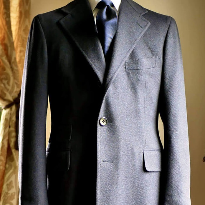 アルマーニでスーツ・礼服・コート一式揃えようと思ったら150万くらいかかるっぽいんだが、背中押して