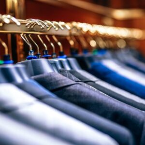 【営業が選ぶ】スーツを買うならお薦めしたい「紳士服チェーン」－２位は「洋服の青山」、１位は？
