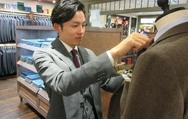 店員とマネキン