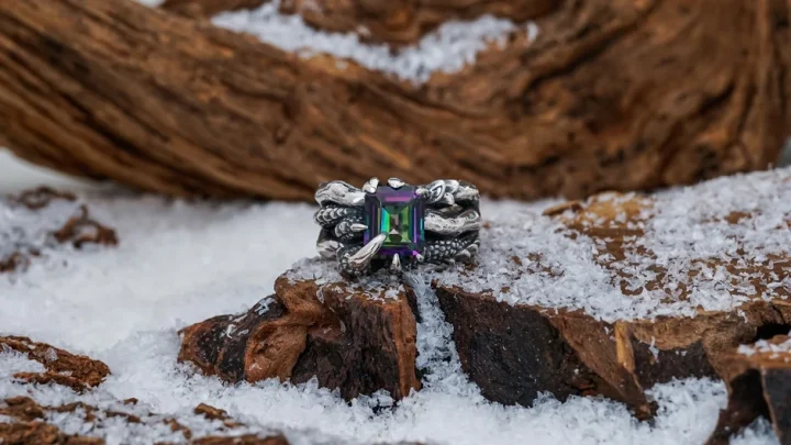 リング、カラフルな宝石、ドラゴンデザイン