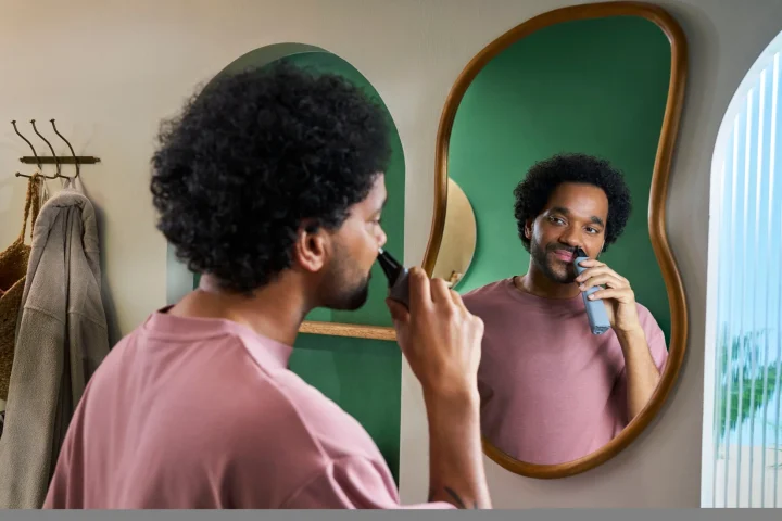 鼻毛・耳毛トリマーの使用風景