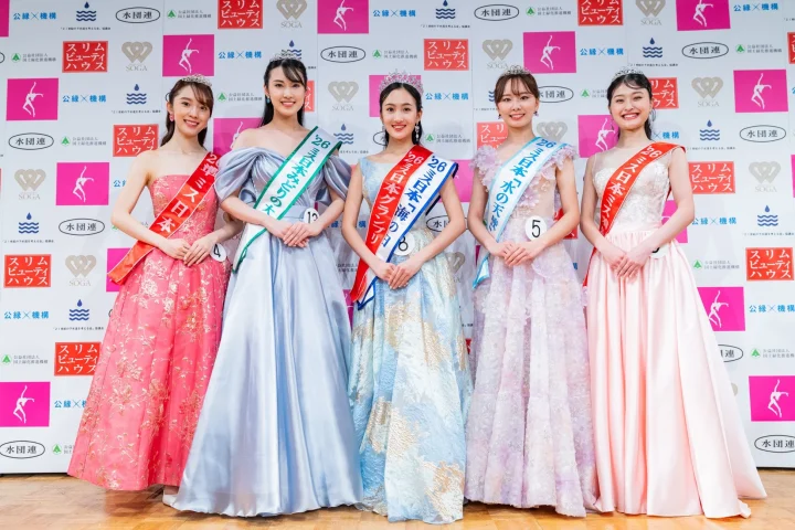 ドレス姿のミス日本受賞者たち