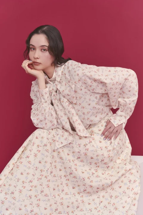 ボウタイブラウス