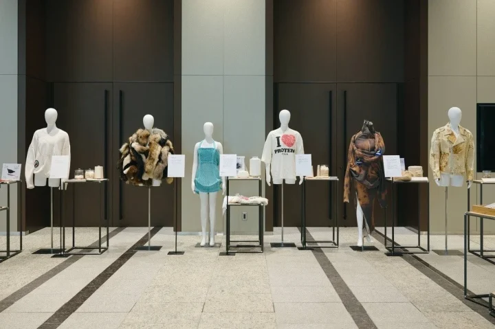 ダブレットの展示とマネキン