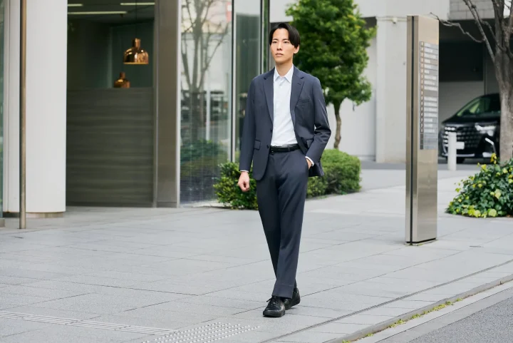 男性スーツ着用イメージ