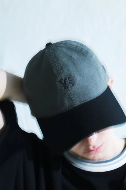 ステッチワークが施された9TWENTY™を着用したモデル