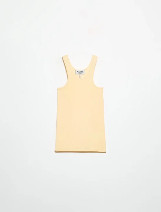 淡いイエローのタンクトップ