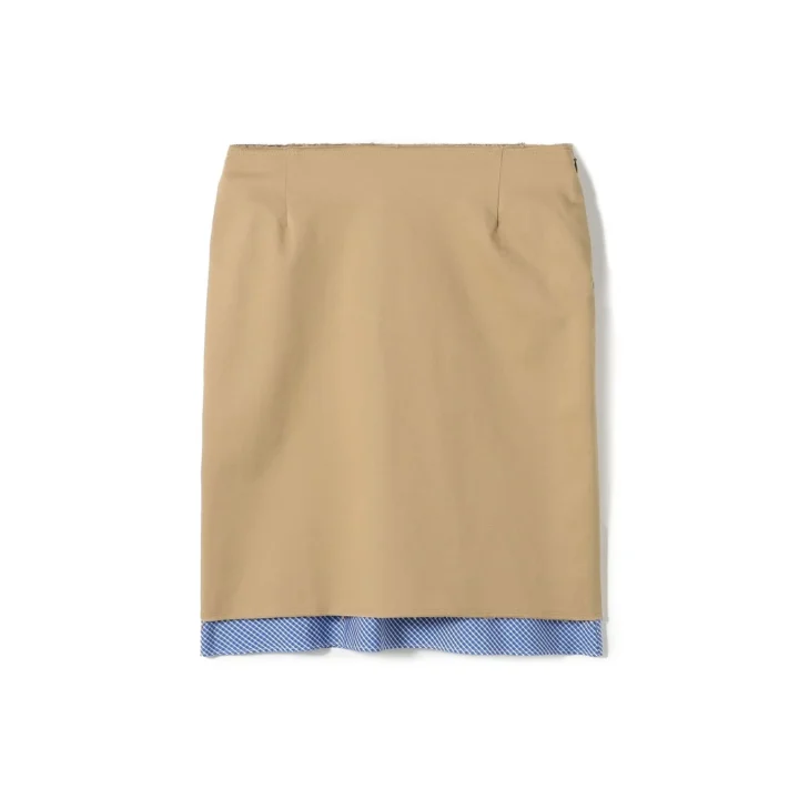 ベージュのタイトスカート