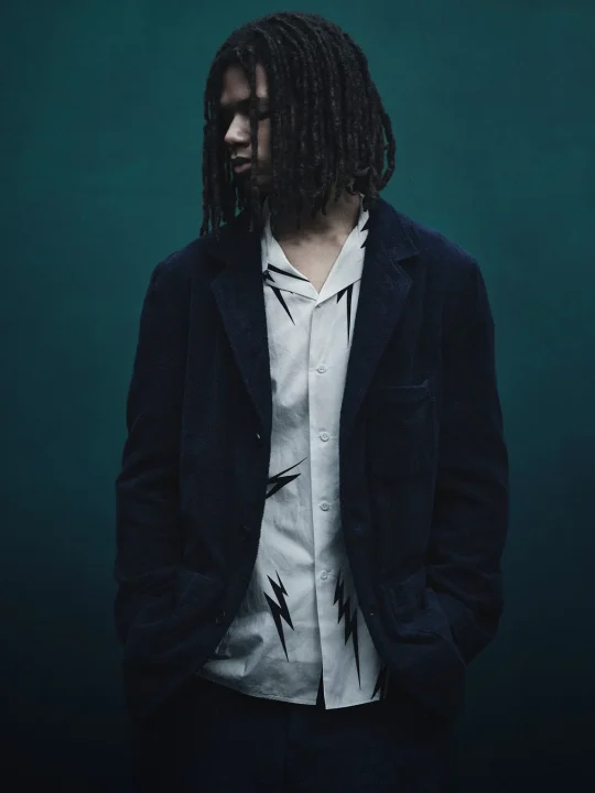 ドレッドヘアの男性のポートレート