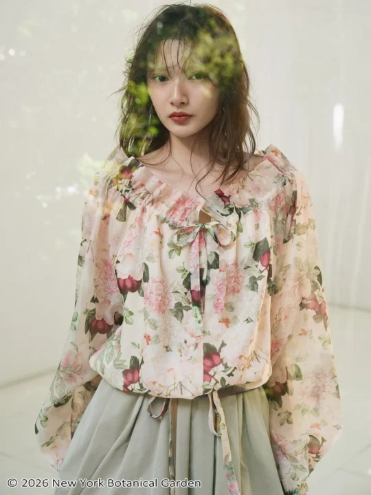 花柄ブラウス、スカート