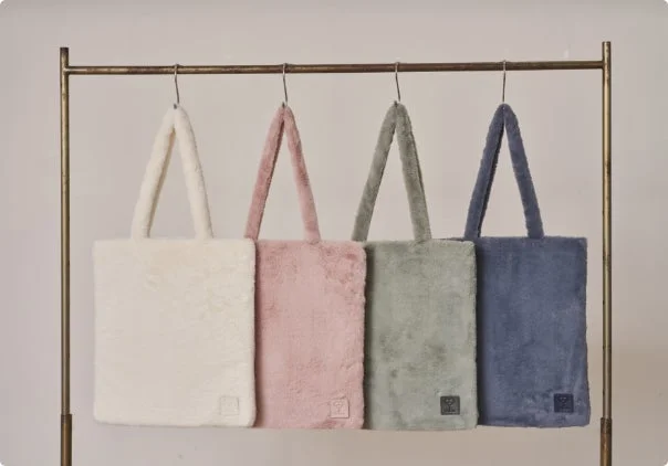 ファー素材のTh.anトート