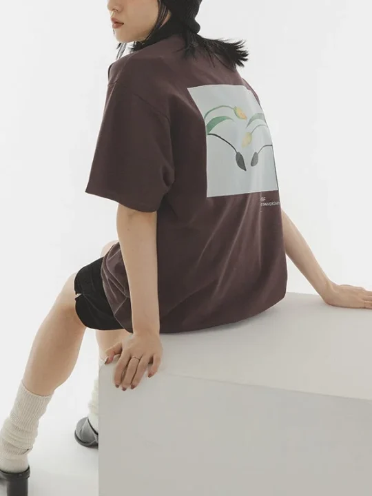 Lee Izumida × KBF プリントTEE 後ろ姿 (BROWN)