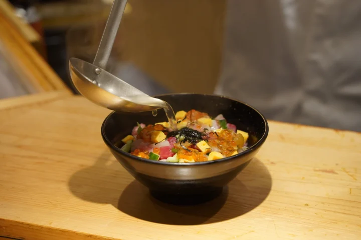 鰹出汁香る海鮮ひつまぶし