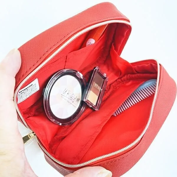 レッドポーチ内部の収納例