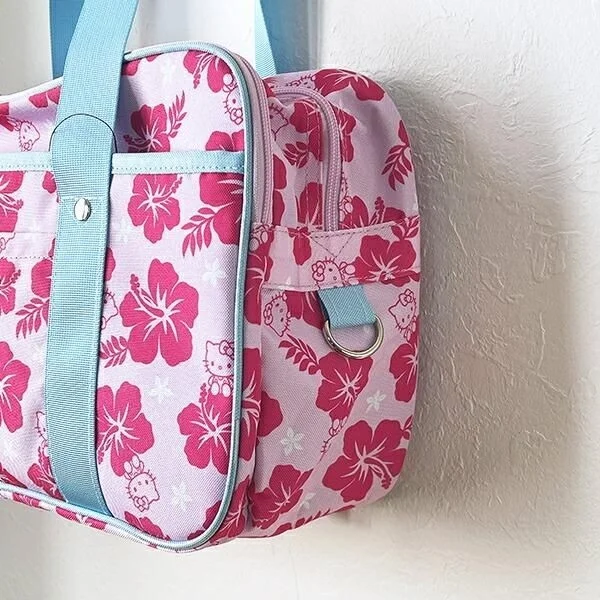 ピンクのスクールバッグのロゴ