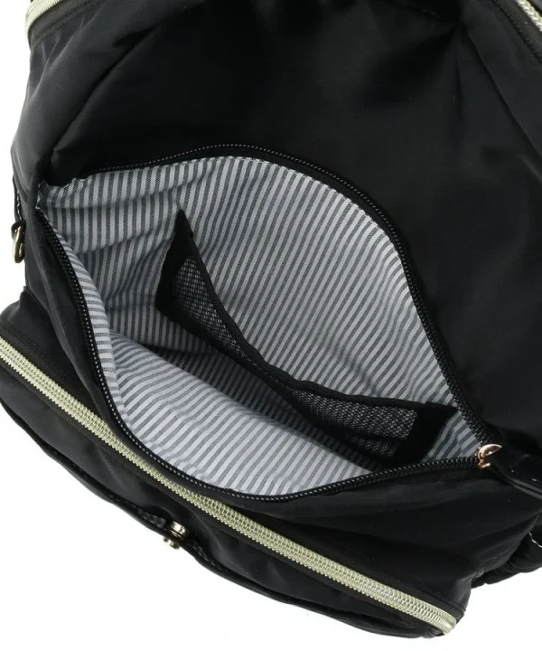 リュックのフロントポケット内部