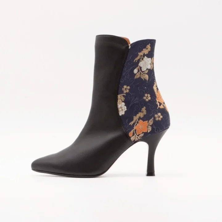 pointed toe boots