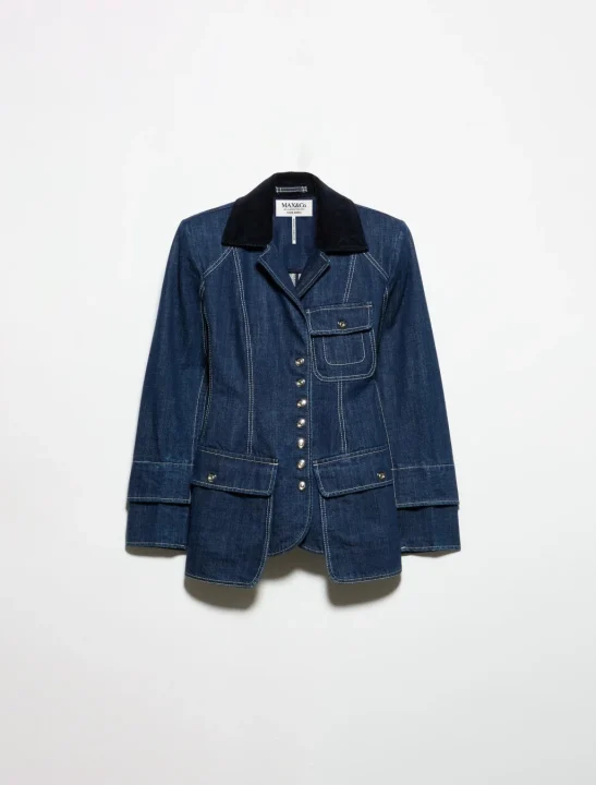 紺色のデニムジャケット