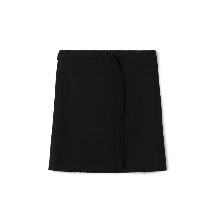 黒いラップスカート