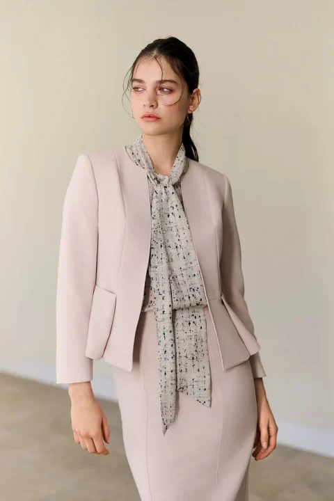 ピンクのジャケットスタイル