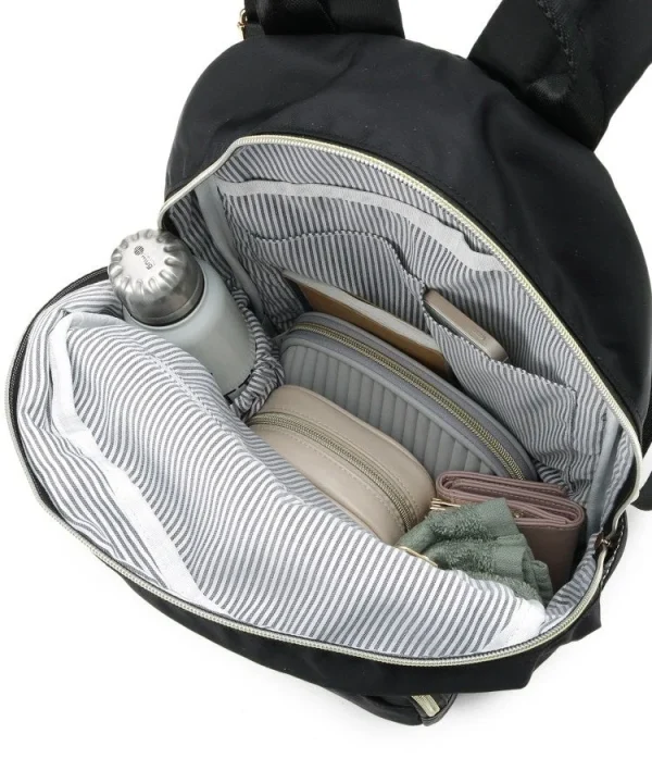 リュックのメインコンパートメント内部