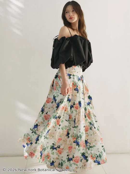 オフショルダートップス、花柄ロングスカート