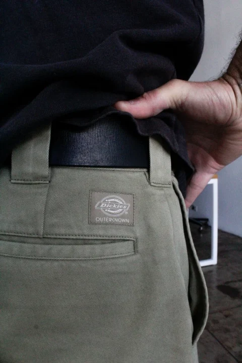 Dickies®とOUTERKNOWNのコラボパンツ