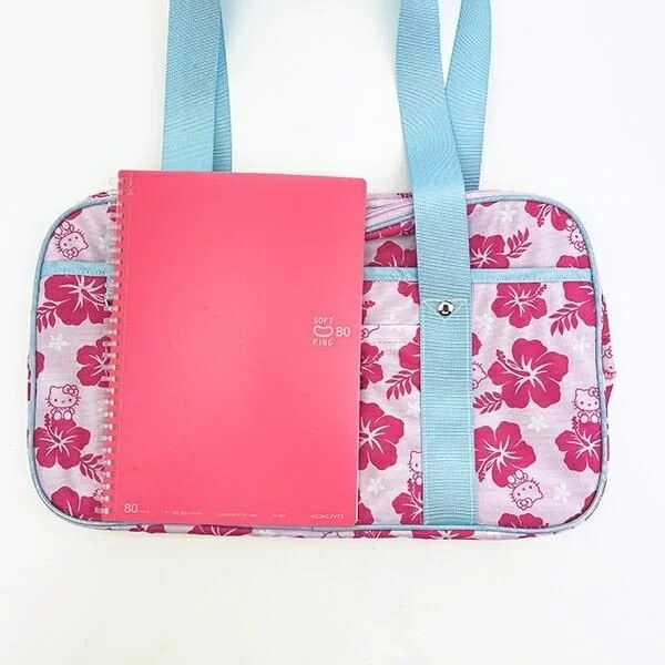 ピンクのスクールバッグにノート