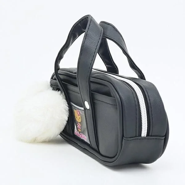 白い背景に置かれた黒いミニバッグ